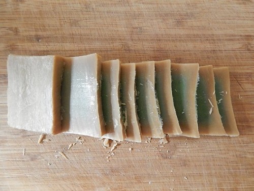 Turn Aleppo Bar Soap Into Liquid1