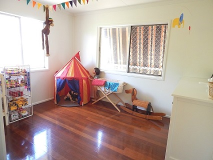Old House DIY Painting Kids Room21