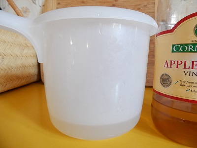 No Shampoo With Baking Soda and Vinegar5