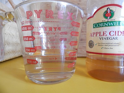 No Shampoo With Baking Soda and Vinegar6