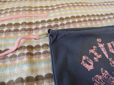 How To Thread A Drawstring17
