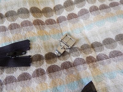How to Add a Zipper to a Finished Bag8