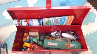 自分でお片づけ！小さいおもちゃ収納に便利なオシャレツールボックス